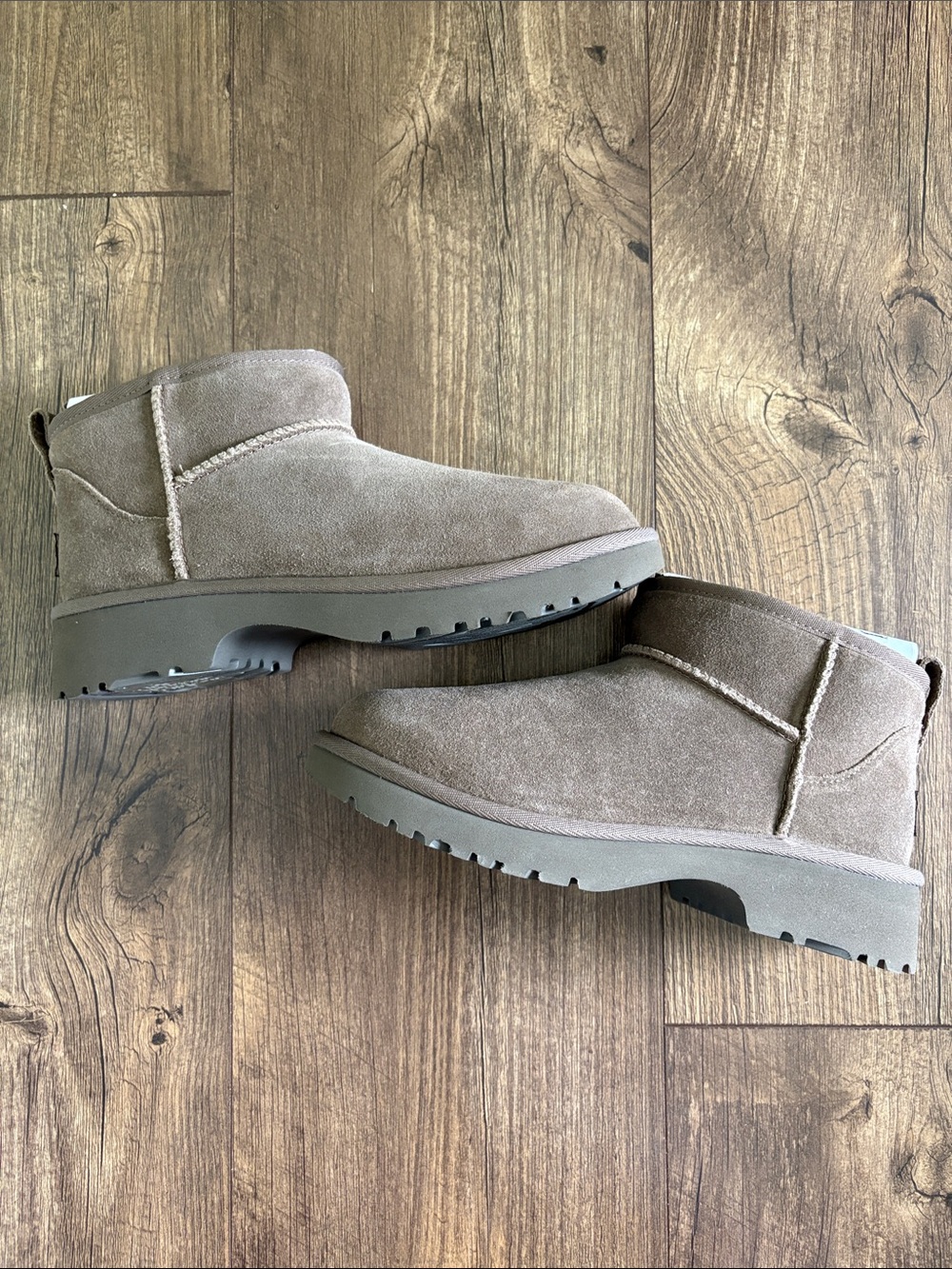 Kids Ugg size 5
